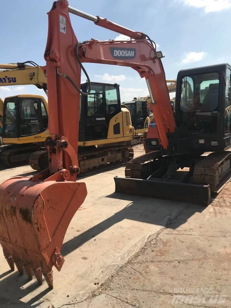 Doosan dx60 대형 굴삭기 29톤 이상