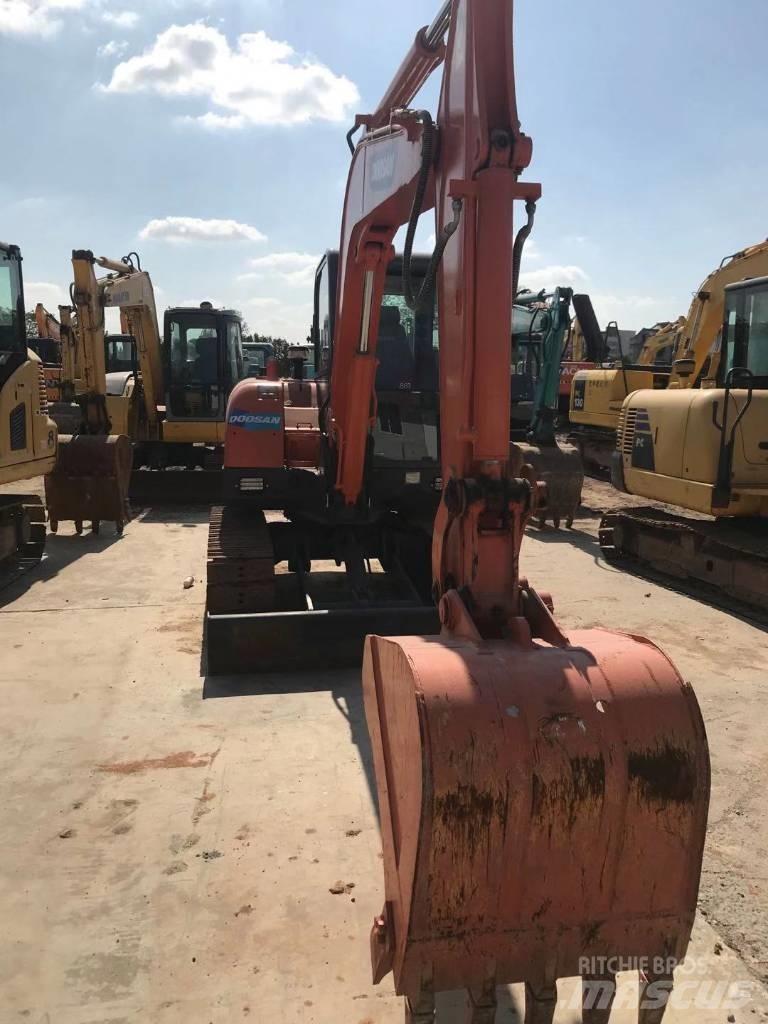 Doosan dx60 대형 굴삭기 29톤 이상