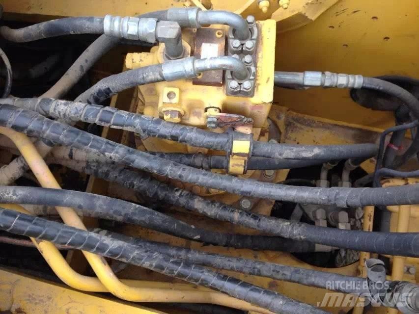 Komatsu pc220-7 대형 굴삭기 29톤 이상