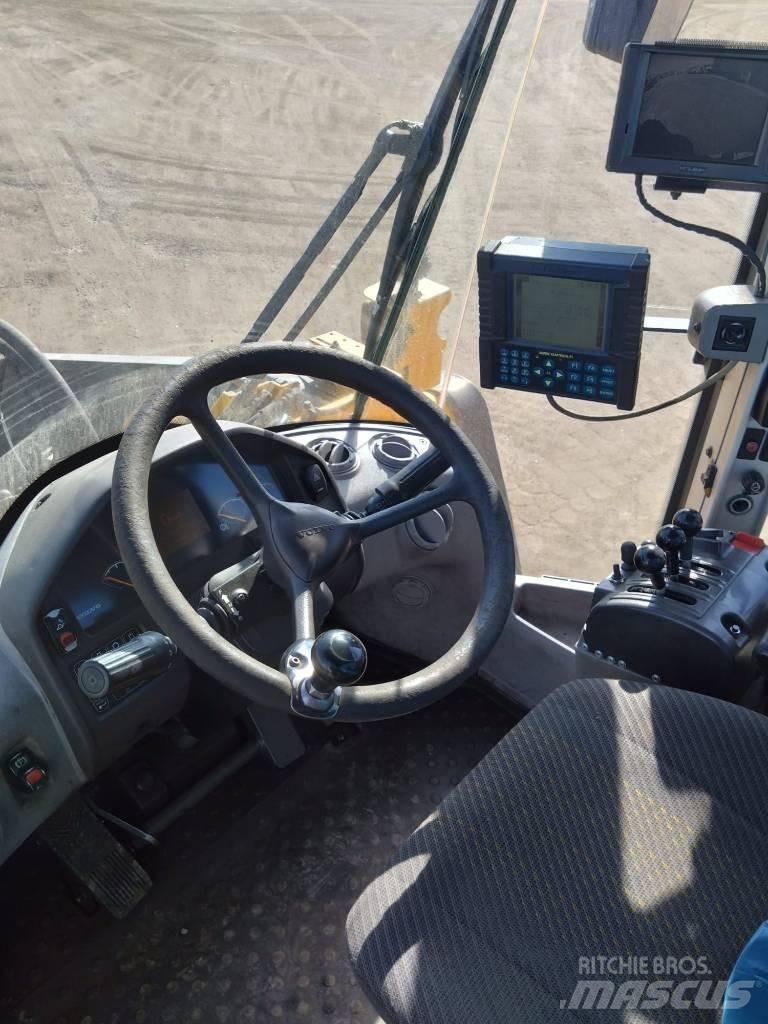 Volvo L 220 F  휠로우더
