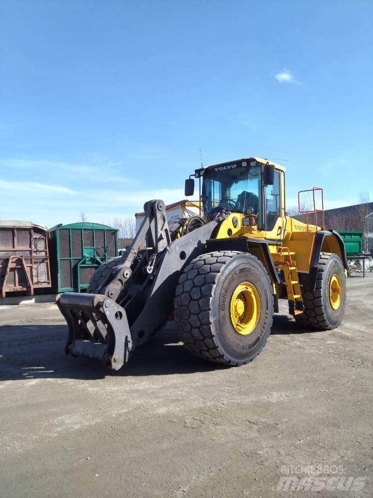 Volvo L 220 F  휠로우더