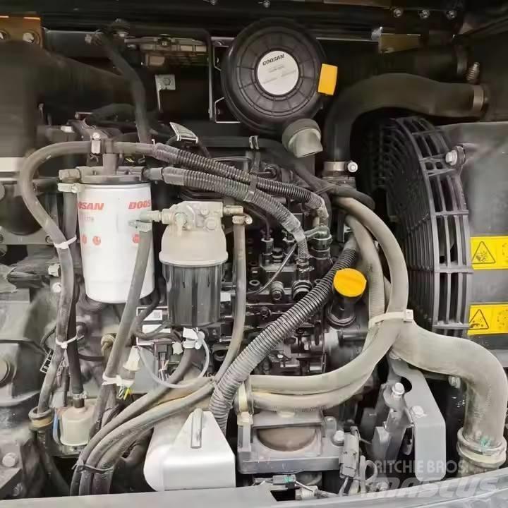 Doosan DX60W  휠 굴삭기