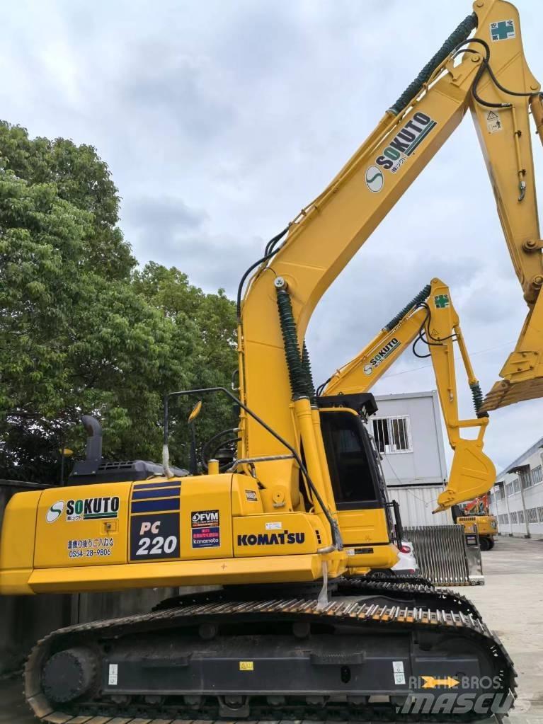 Komatsu PC 220-8 대형 굴삭기 29톤 이상