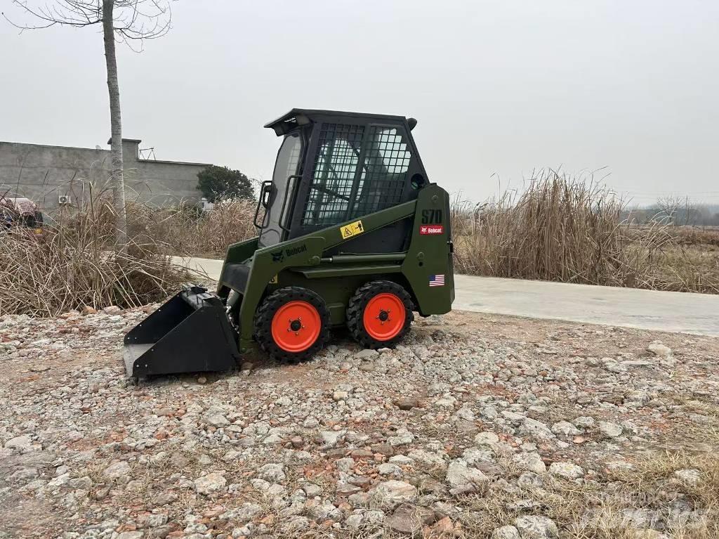 Bobcat S 70  스키드로더