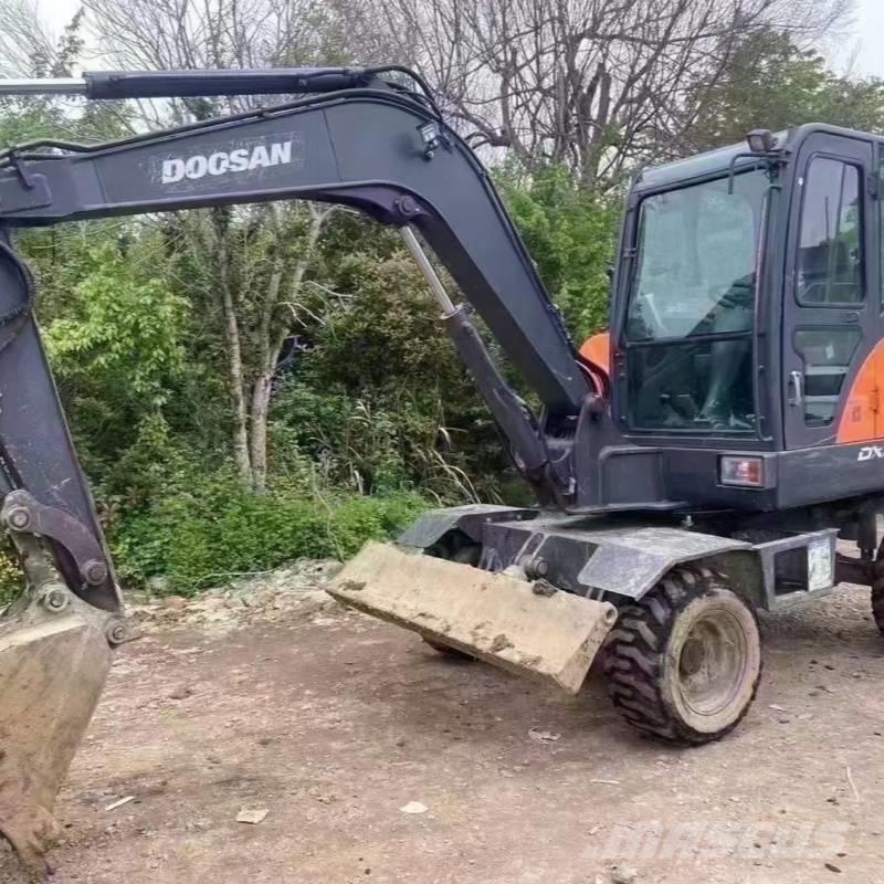 Doosan DX60W  휠 굴삭기