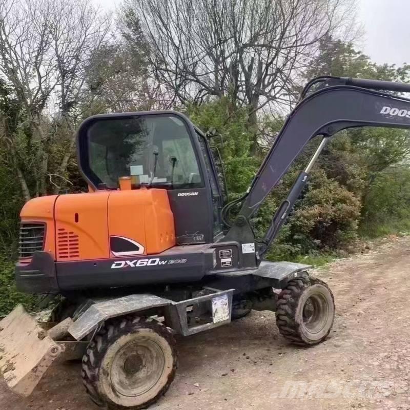 Doosan DX60W  휠 굴삭기