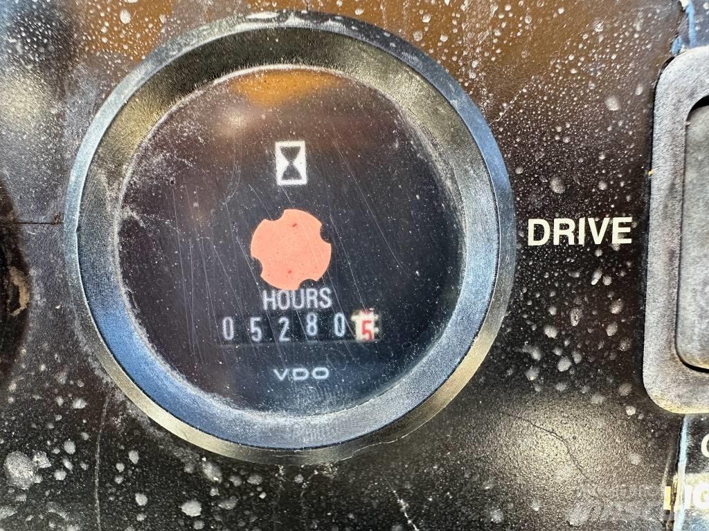 John Deere 210LE 프론트 로더 및 굴착기