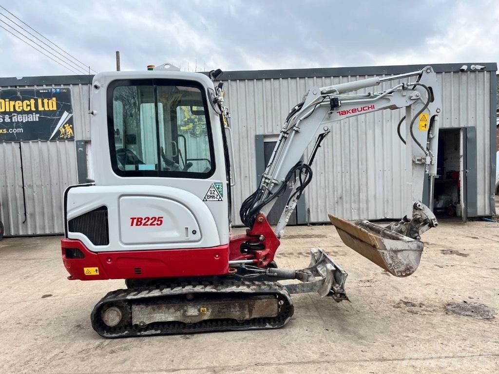 Takeuchi TB 225 소형 굴삭기 7톤 미만