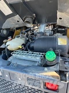 John Deere 331g  스키드로더