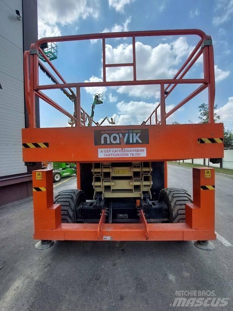 JLG 330 LRT MEGADECK 가위형 리프트