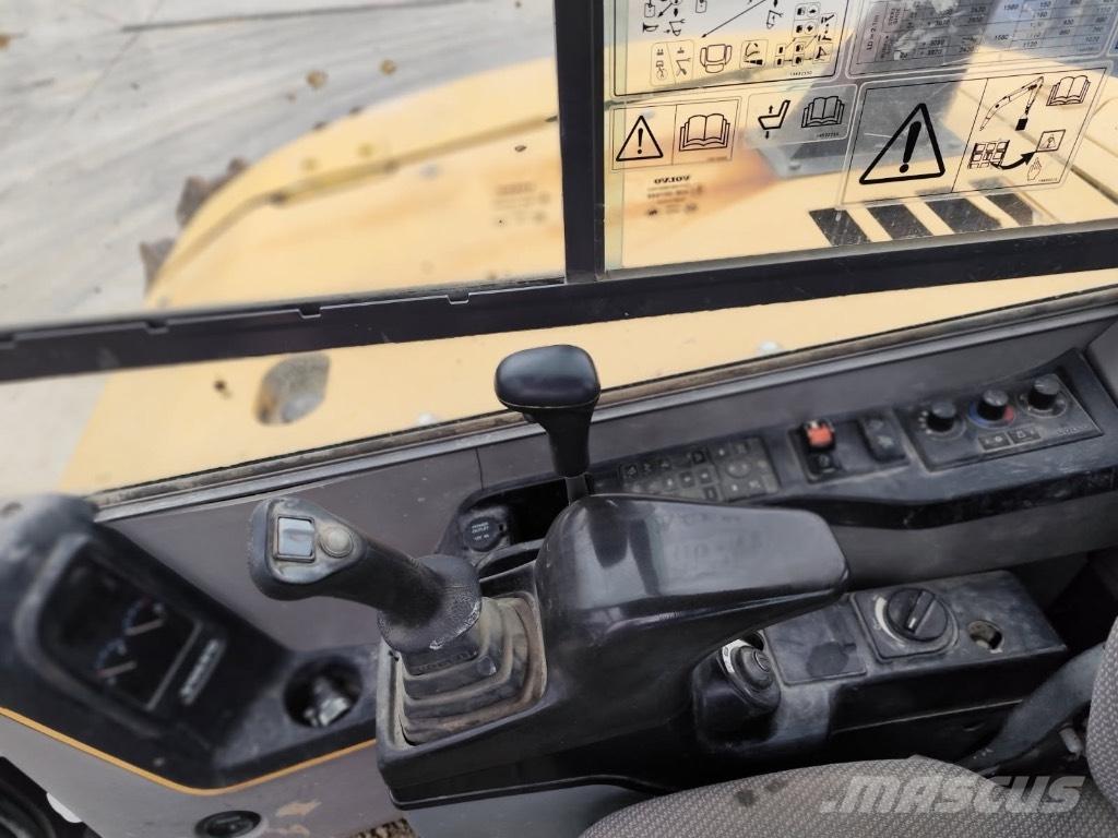 Volvo ECR 88 D 중형굴삭기 7톤-28톤