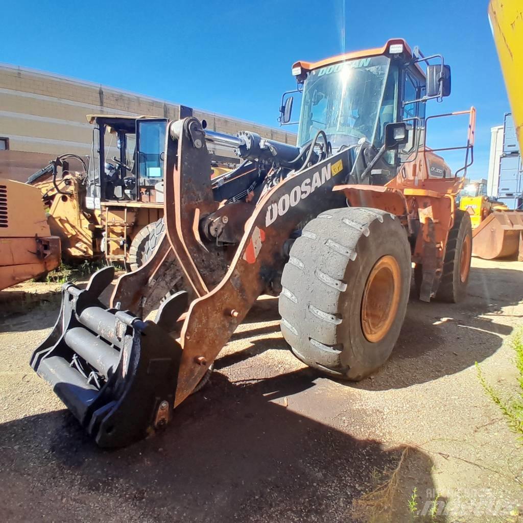 Doosan DL 300-5  휠로우더