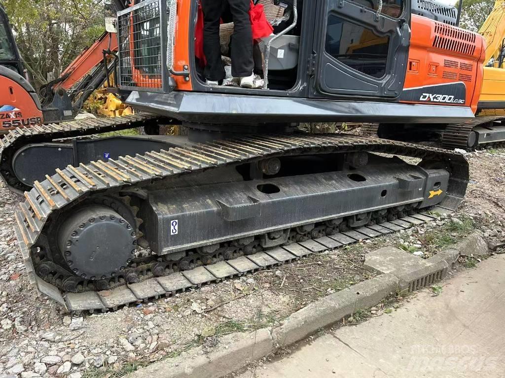 Doosan DX 300 대형 굴삭기 29톤 이상