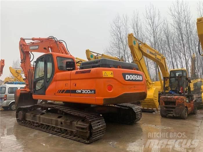 Doosan DX 300 대형 굴삭기 29톤 이상