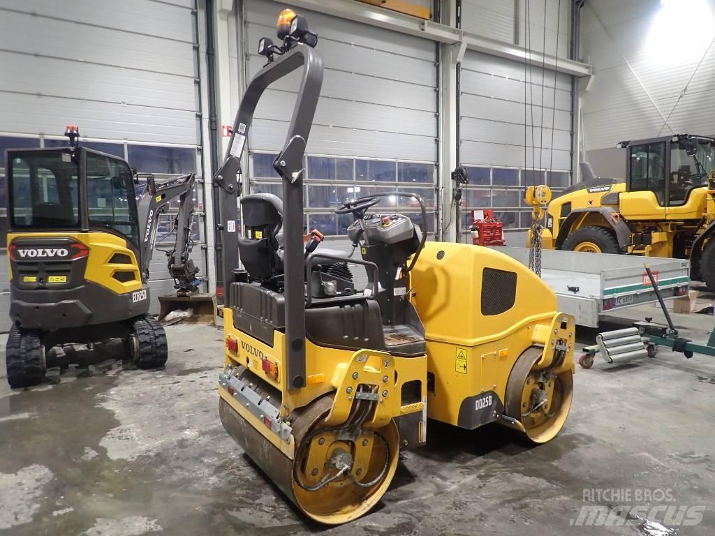 Volvo DD25B 트윈 드럼 롤러