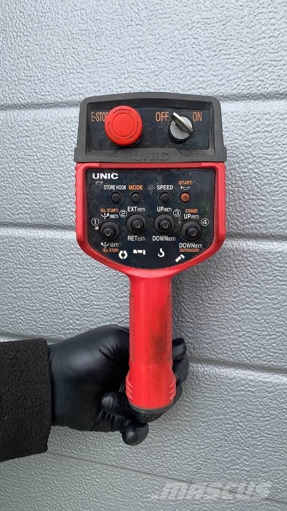 Unic URW 295 미니 크레인