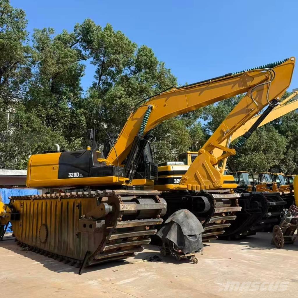 CAT 320D2 수륙양용 굴삭기