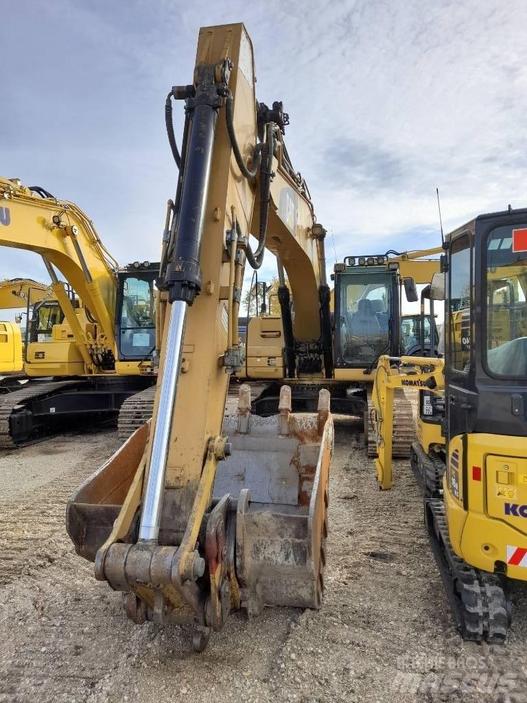 CAT 323 D 대형 굴삭기 29톤 이상