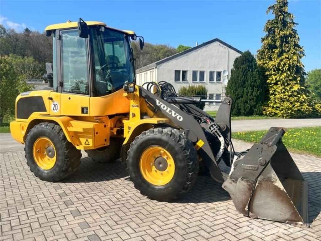 Volvo L30G  휠로우더