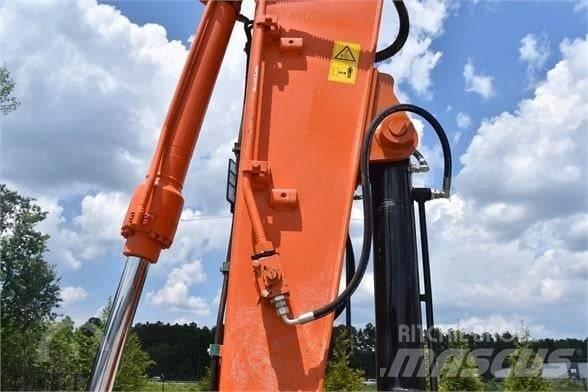 Hitachi ZX 135 대형 굴삭기 29톤 이상