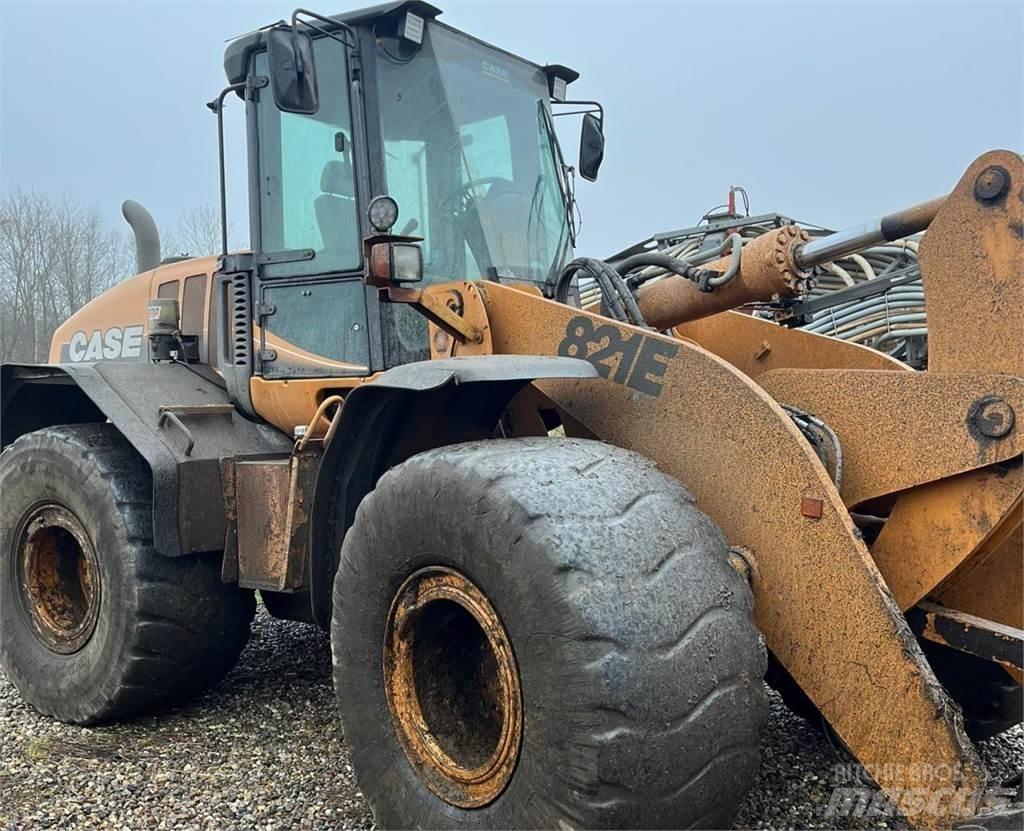 Case IH 821E  휠로우더