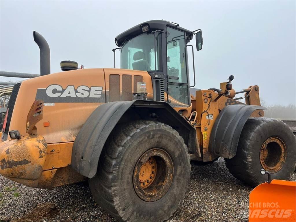 Case IH 821E  휠로우더