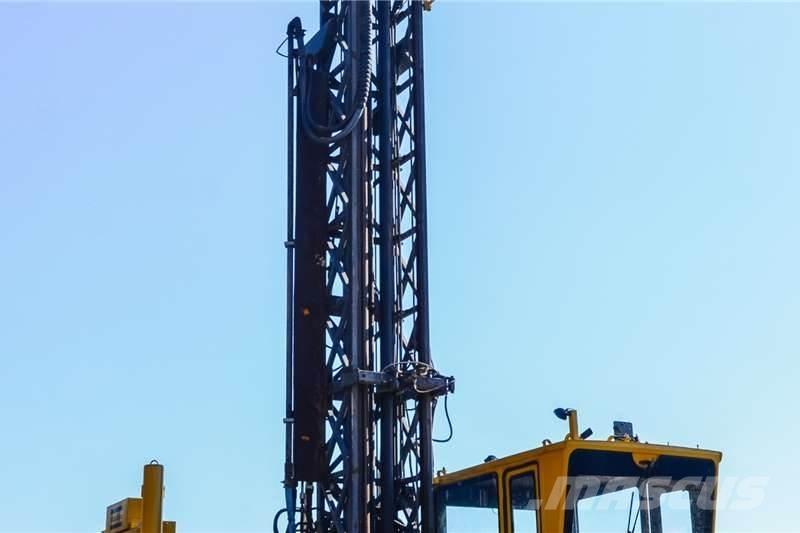 Atlas Copco DM30 도로 굴착기