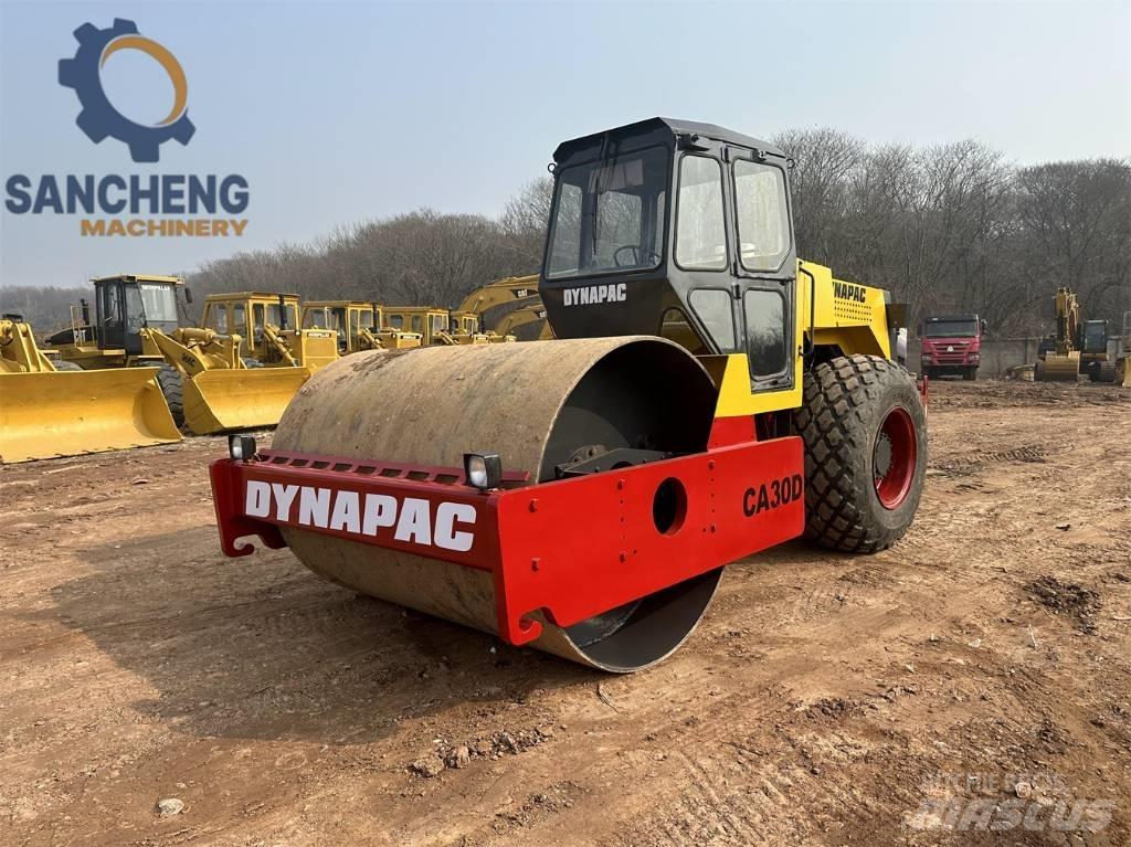 Dynapac CA 30 D 싱글 드럼 롤러