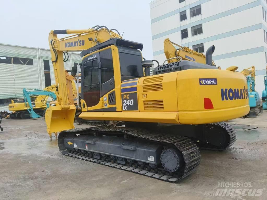 Komatsu PC 240 대형 굴삭기 29톤 이상