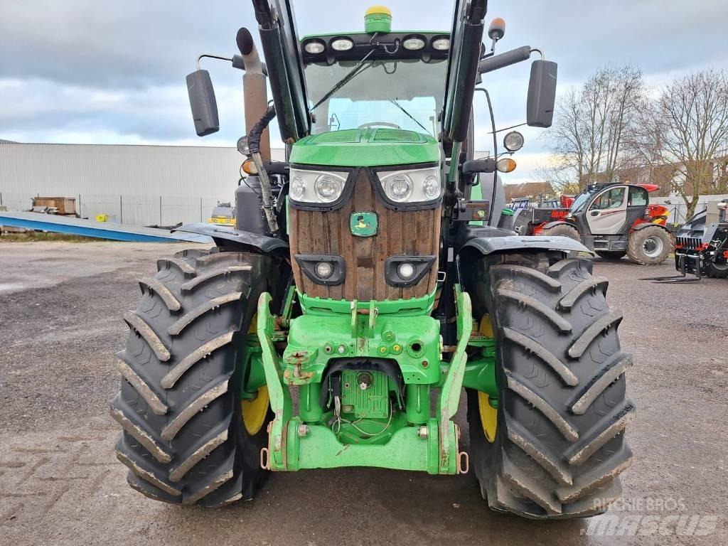 John Deere 6215R 트랙터