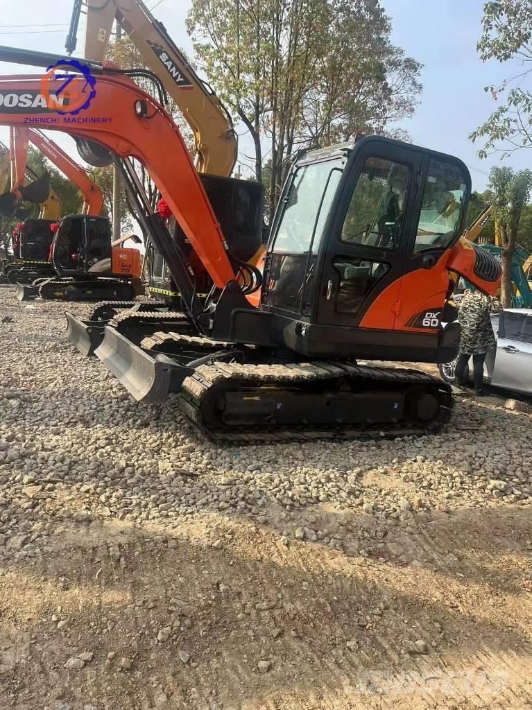 Doosan DX 60 소형 굴삭기 7톤 미만