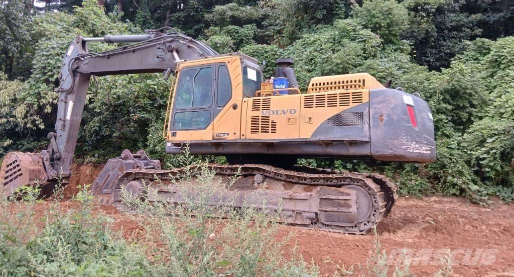 Volvo EC 360 건설현장 덤프트럭