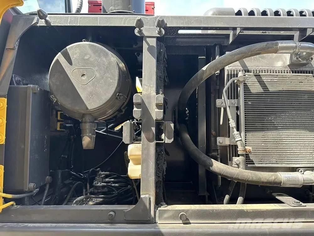 Volvo EC240D 대형 굴삭기 29톤 이상