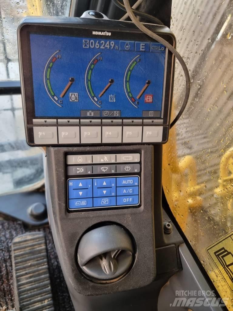 Komatsu PC 210-8 대형 굴삭기 29톤 이상