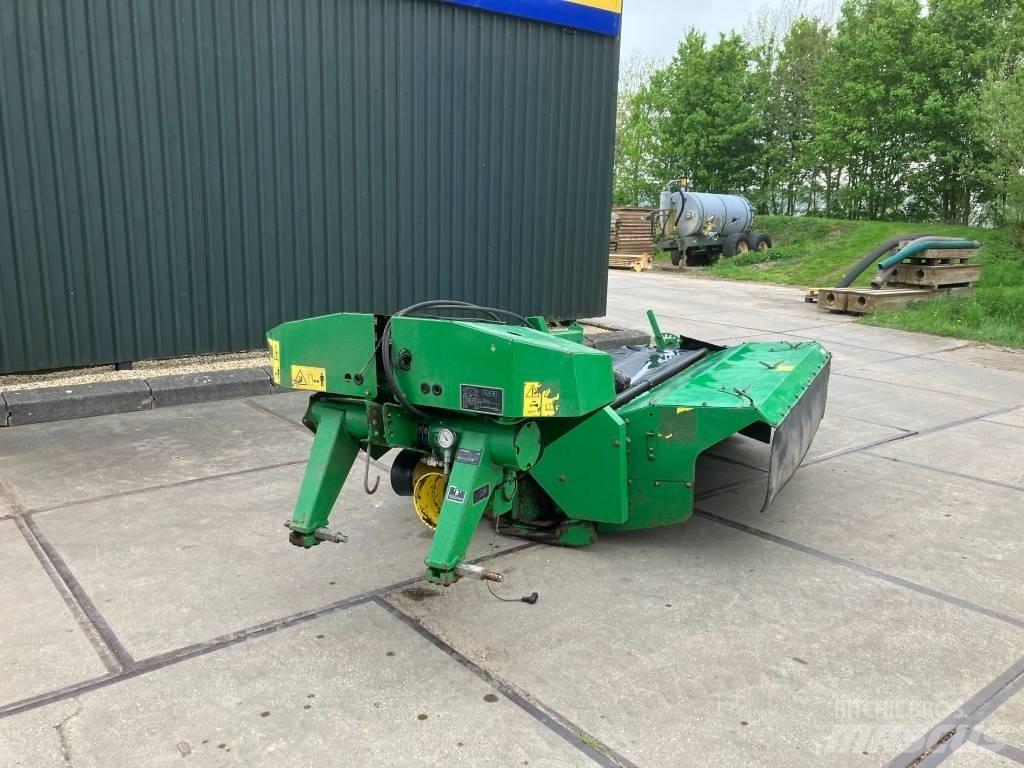 John Deere 328 제초기