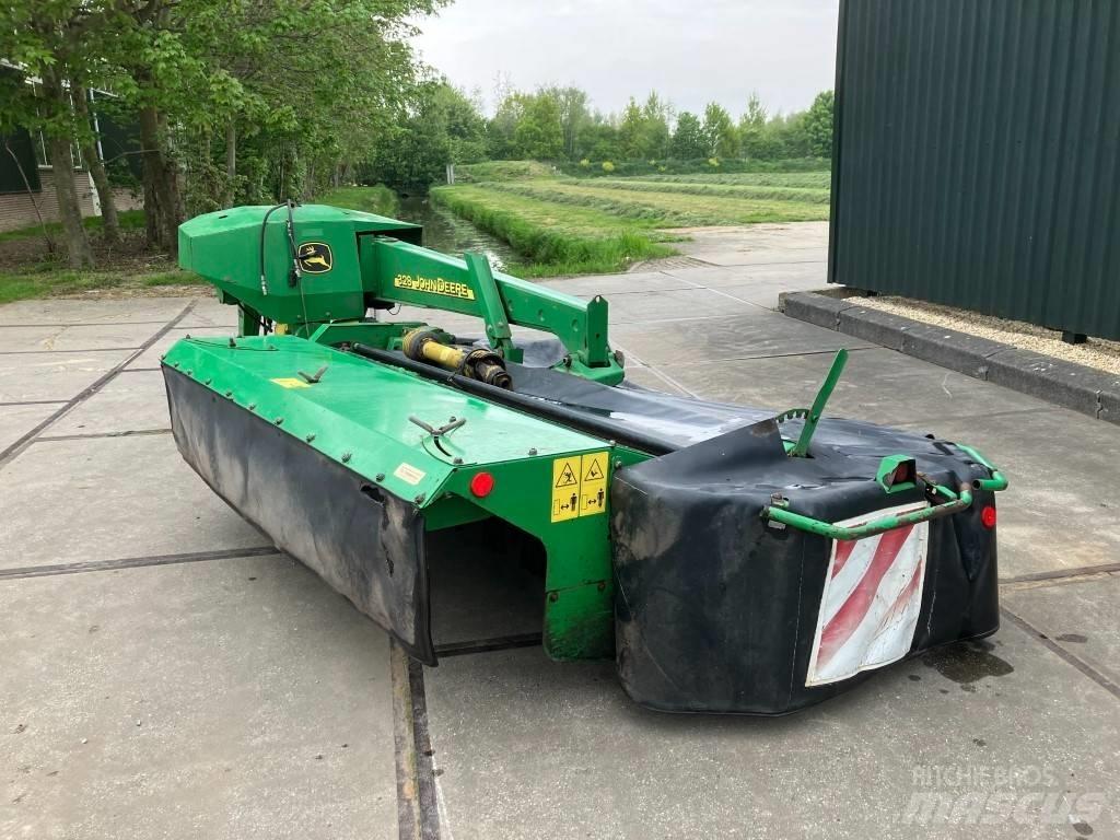 John Deere 328 제초기