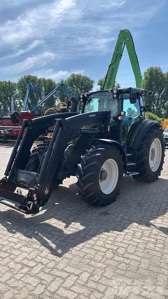 Valtra G135 트랙터