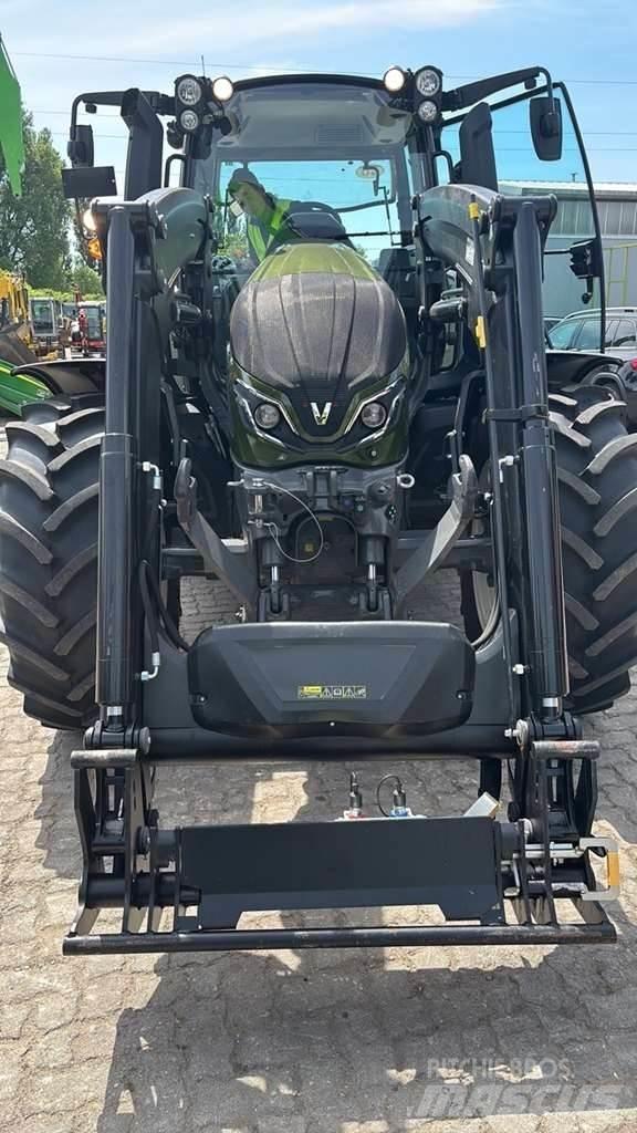 Valtra G135 트랙터