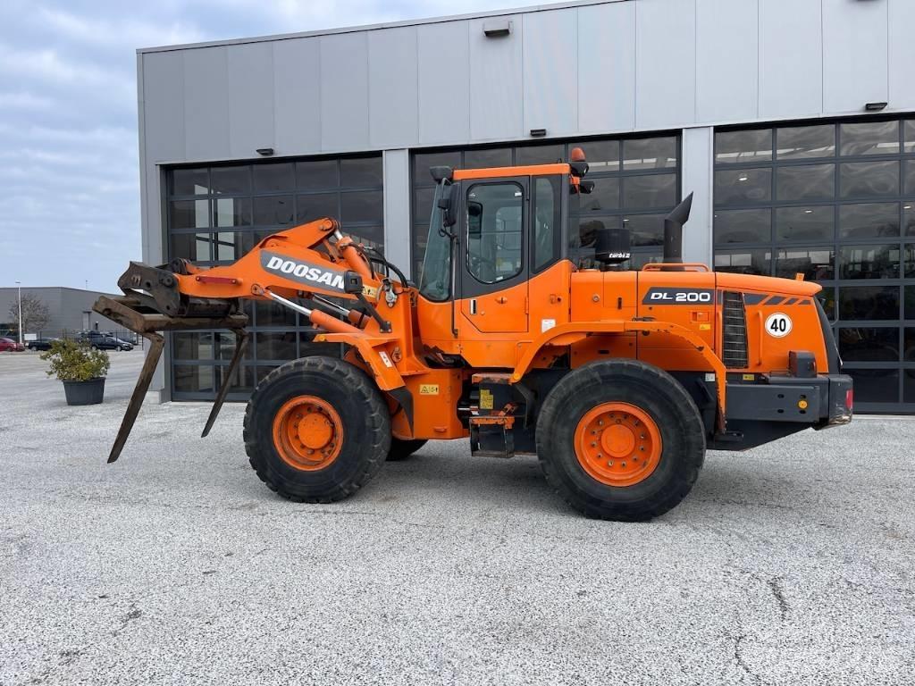 Doosan DL 200  휠로우더