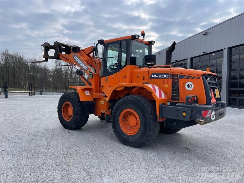 Doosan DL 200  휠로우더
