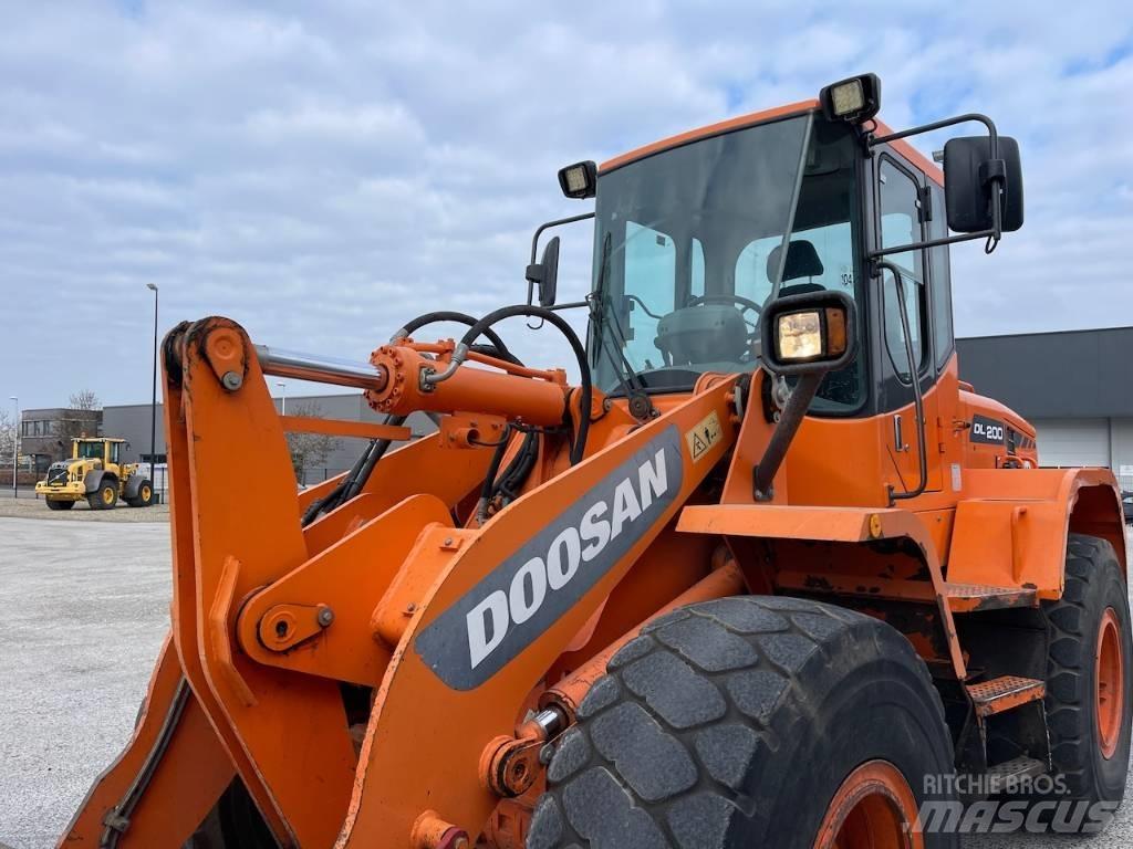 Doosan DL 200  휠로우더