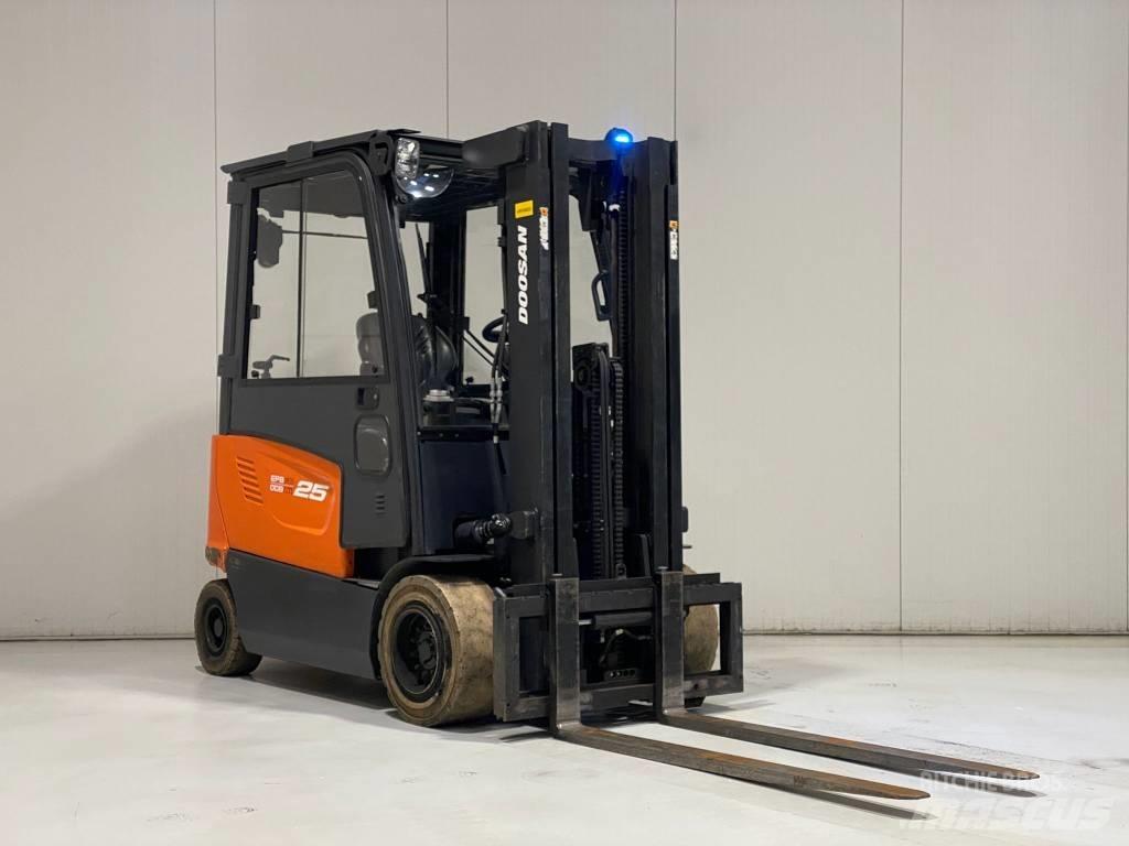 Doosan B25X-7 전동 지게차