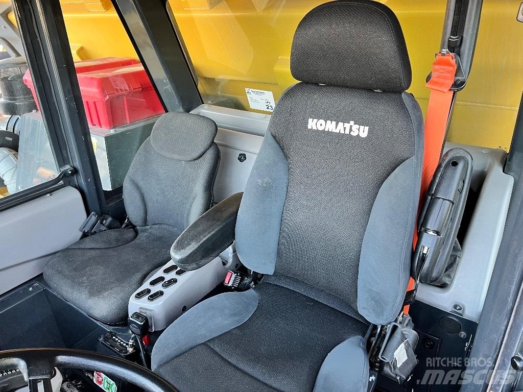 Komatsu 605-8 초대형 덤프 트럭