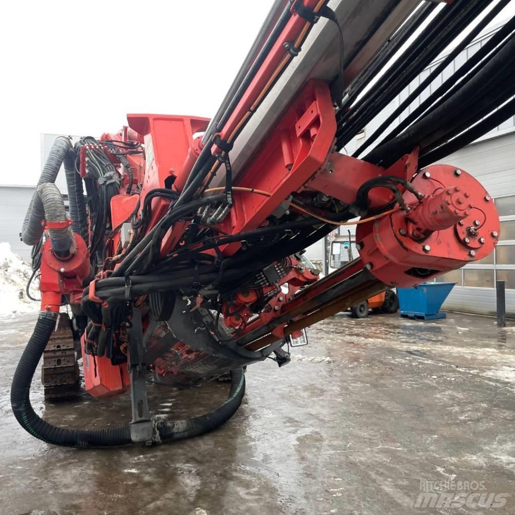 Sandvik DX800i 도로 굴착기