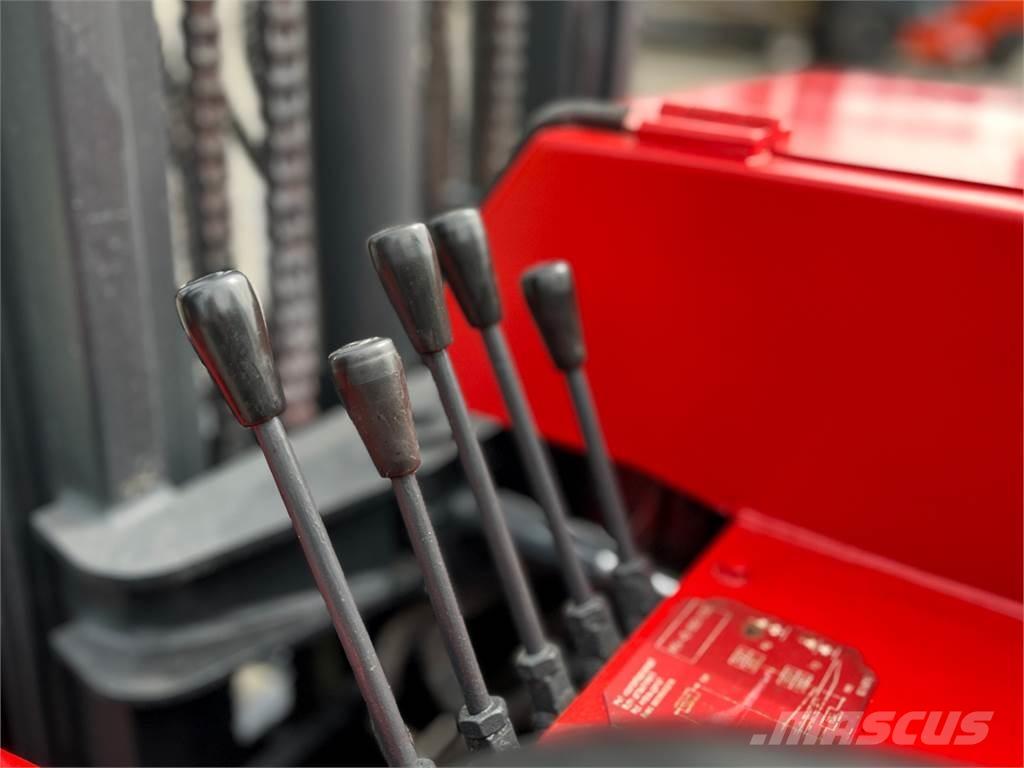 Moffett M3 20.4 트럭 장착 포크리프트