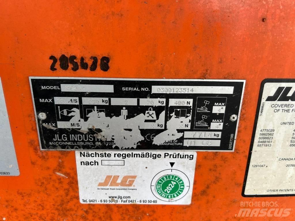 JLG 460 SJ 견인식 전동이동 리프트