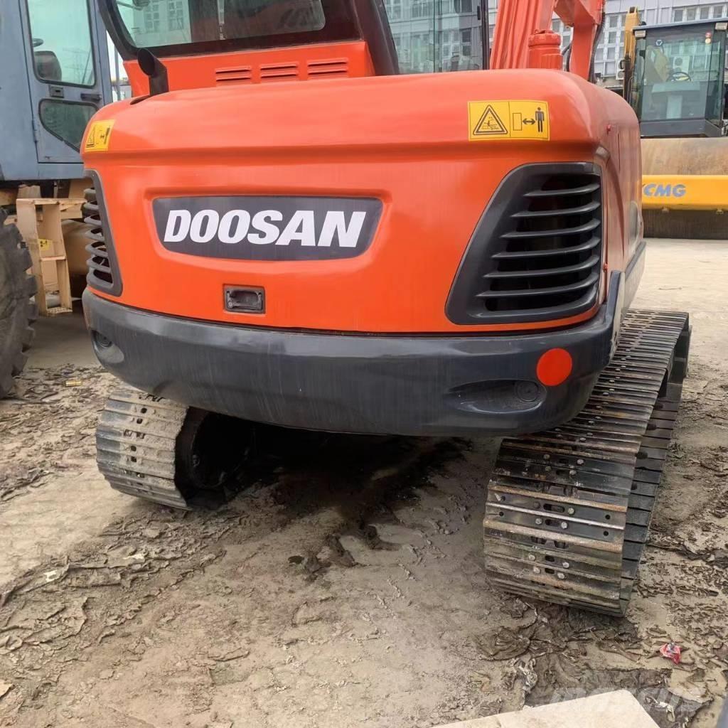 Doosan DX60 중형굴삭기 7톤-28톤