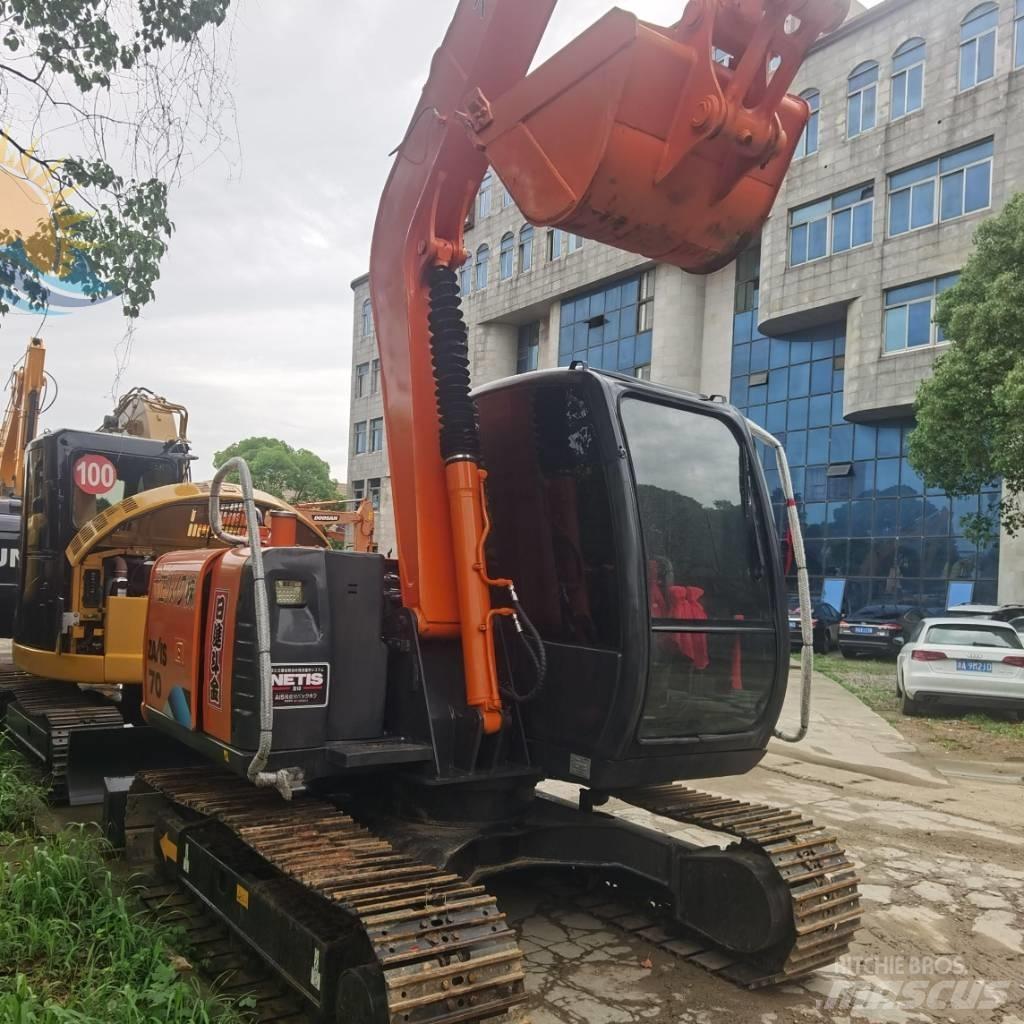 Hitachi ZX 70 소형 굴삭기 7톤 미만
