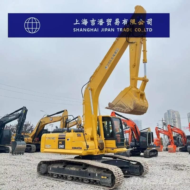 Komatsu PC 240-8 대형 굴삭기 29톤 이상