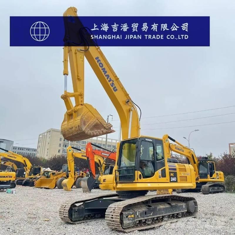 Komatsu PC 240-8 대형 굴삭기 29톤 이상